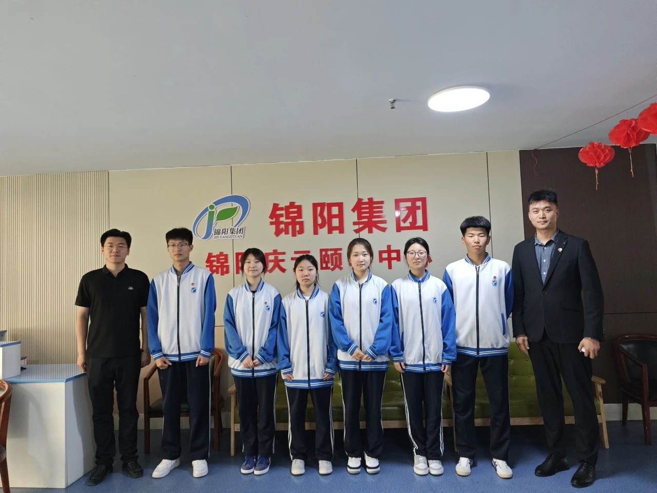 1747225894125968.jpg 43ee339609c316300dd73ac6dc171967.jpg